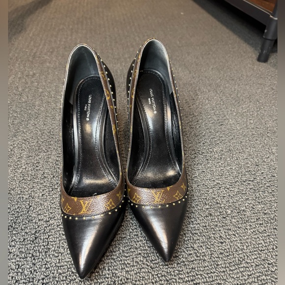 Louis Vuitton Black/Brown Monogram and Leather Studded Pointed Pumps - Picture 10 of 10